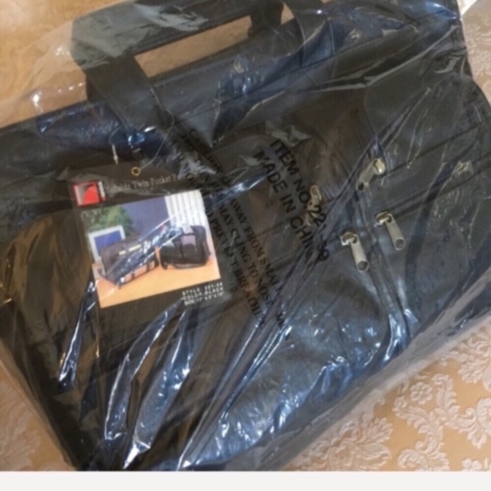 NEW softside twin pocket portfolio, good storage